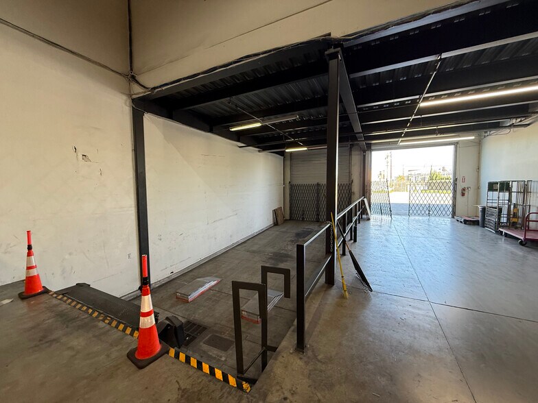 More Photos Of 2025-2027 Long Beach Ave, Los Angeles Warehouse For Lease