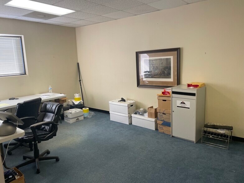 More Photos Of 1955 Dove St, Macon-Bibb Self Storage For Lease