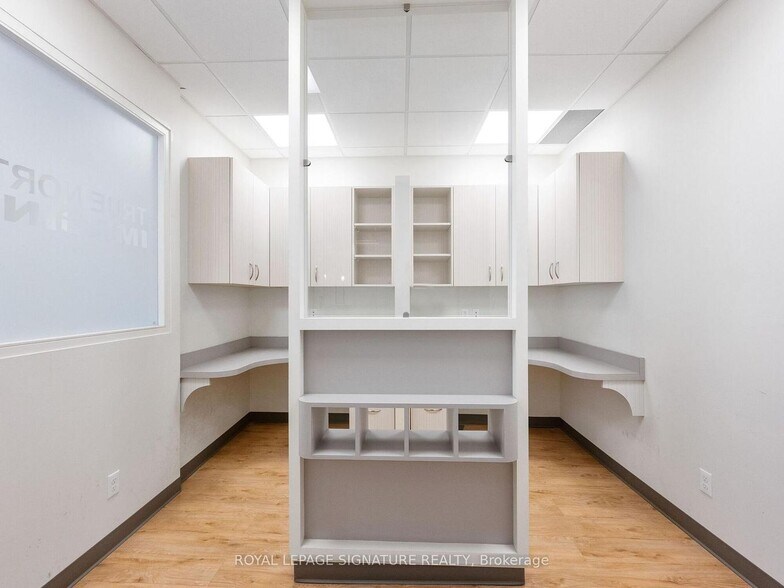 More Photos Of 1560 Queen St W, Toronto Storefront Retail Office For Lease