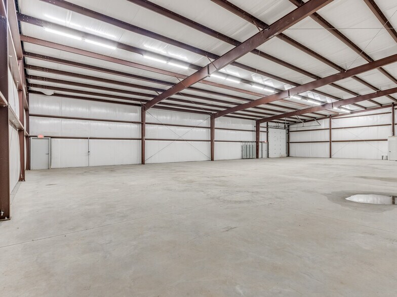 More Photos Of 18608 NE 23rd St, Harrah Light Distribution For Lease