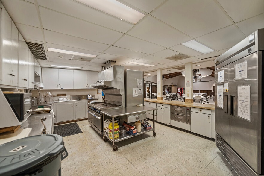 More Photos Of 11011 Hall Rd, Houston Religious Facility For Sale