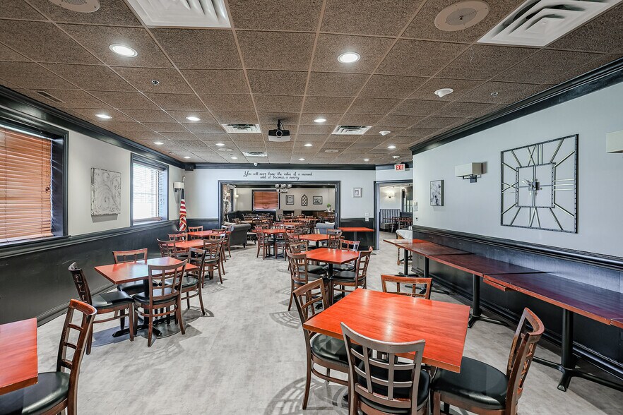 More Photos Of 27W371 North Ave, West Chicago Restaurant For Sale