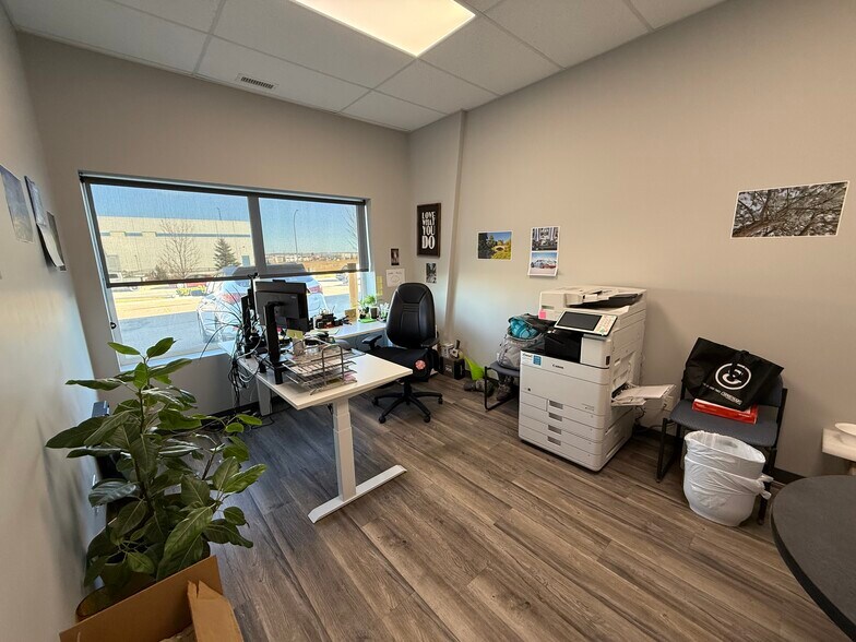 More Photos Of 40 Queensland Cres, Red Deer County Warehouse For Lease