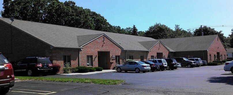 Primary Photo Of 17272-17294 Farmington Rd, Livonia Medical For Lease