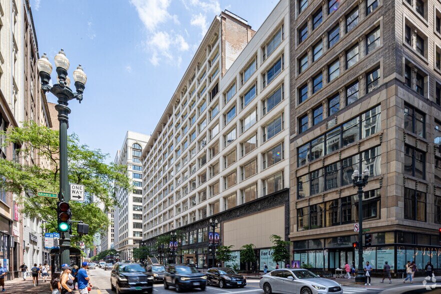 More Photos Of 1-35 S State St, Chicago Office For Lease