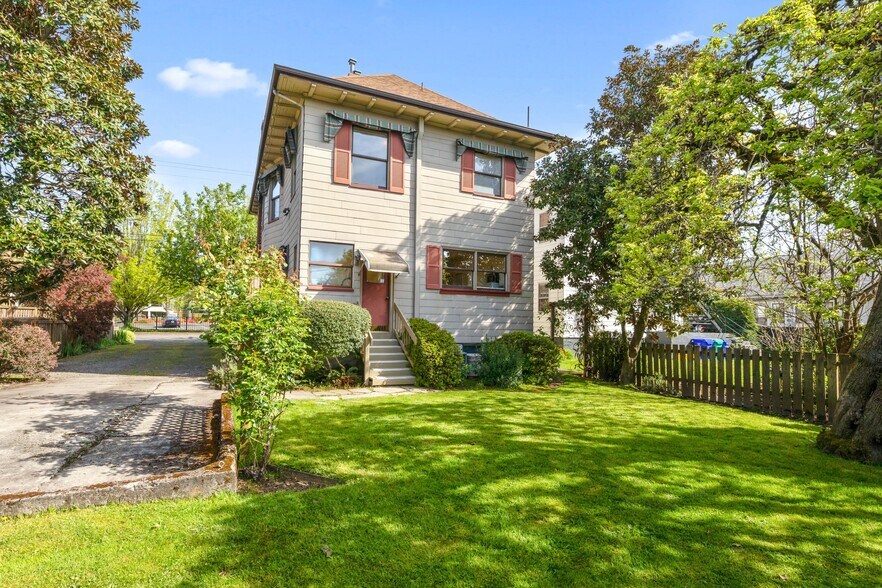 More Photos Of 1818 NE Irving St, Portland Office Residential For Sale