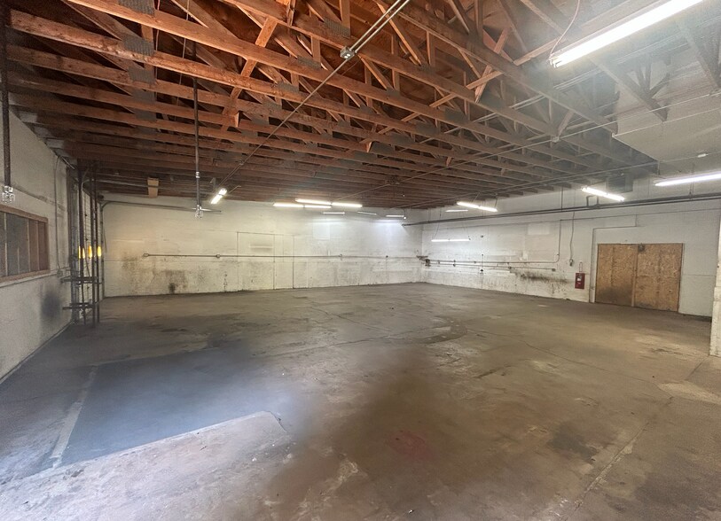 More Photos Of 701 1st St, Farmington Warehouse For Lease