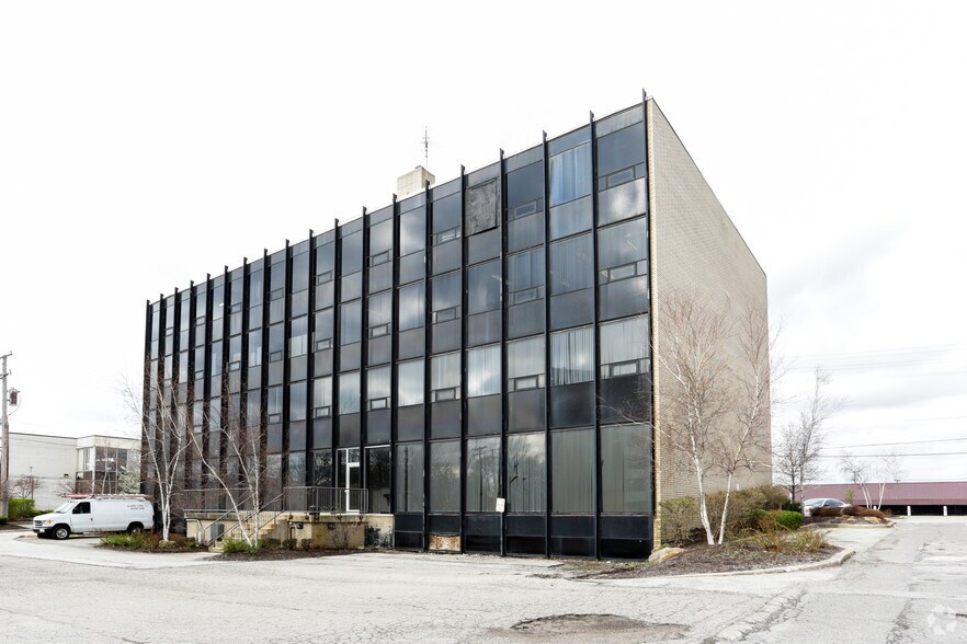 More Photos Of 5333 Northfield Rd, Bedford Office For Sale