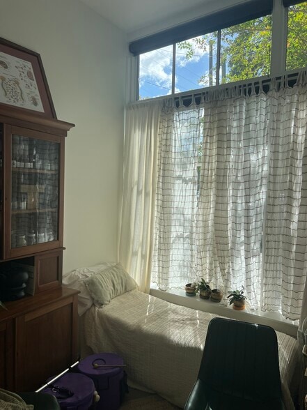 More Photos Of 210 Coming St, Charleston Storefront Retail Residential For Sale