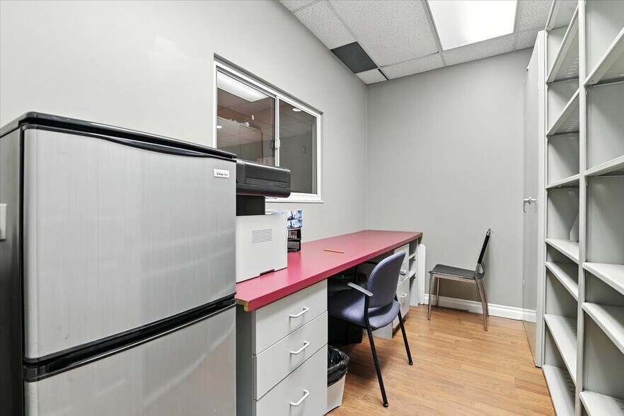 More Photos Of 372 King St, Oshawa Medical For Lease