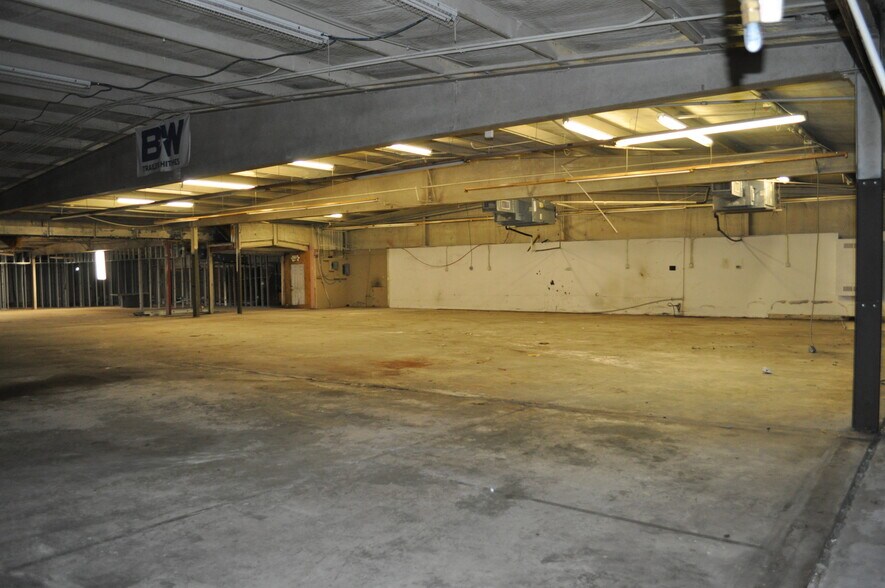 More Photos Of 1501 S Blue Bell Rd, Brenham Warehouse For Sale
