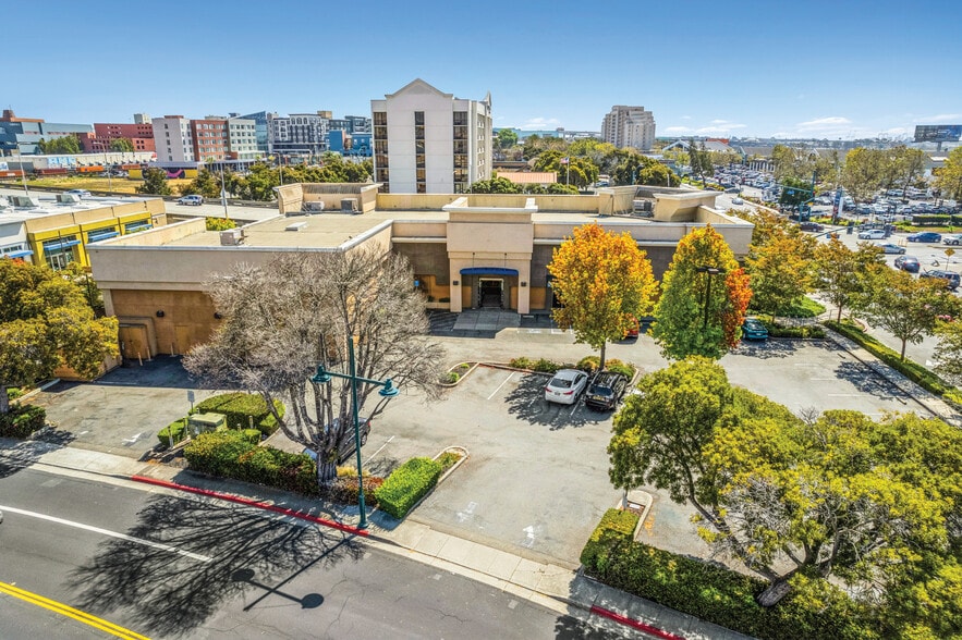 More Photos Of 5800 Christie Ave, Emeryville Freestanding For Sale