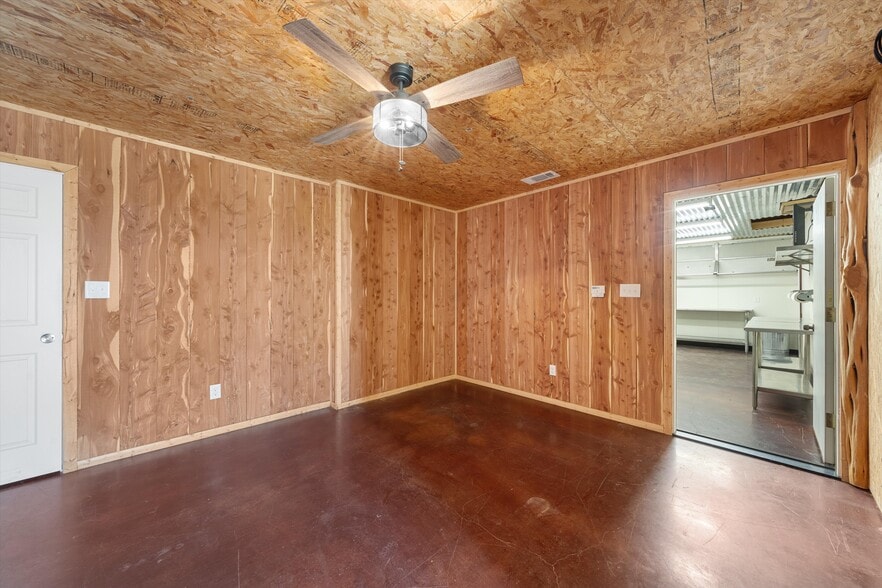 More Photos Of 248 Chitwood Rd, Gatesville Warehouse For Sale