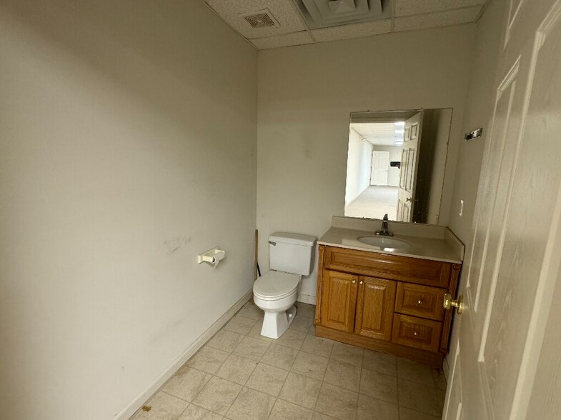 More Photos Of 103 Industrial Park Dr, Perry Distribution For Lease