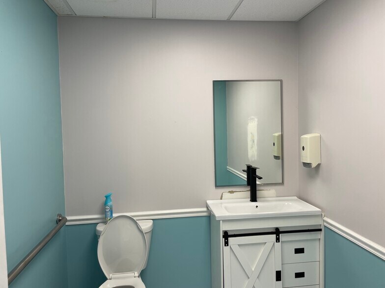 More Photos Of 325 Gambrills Rd, Gambrills Office For Sale