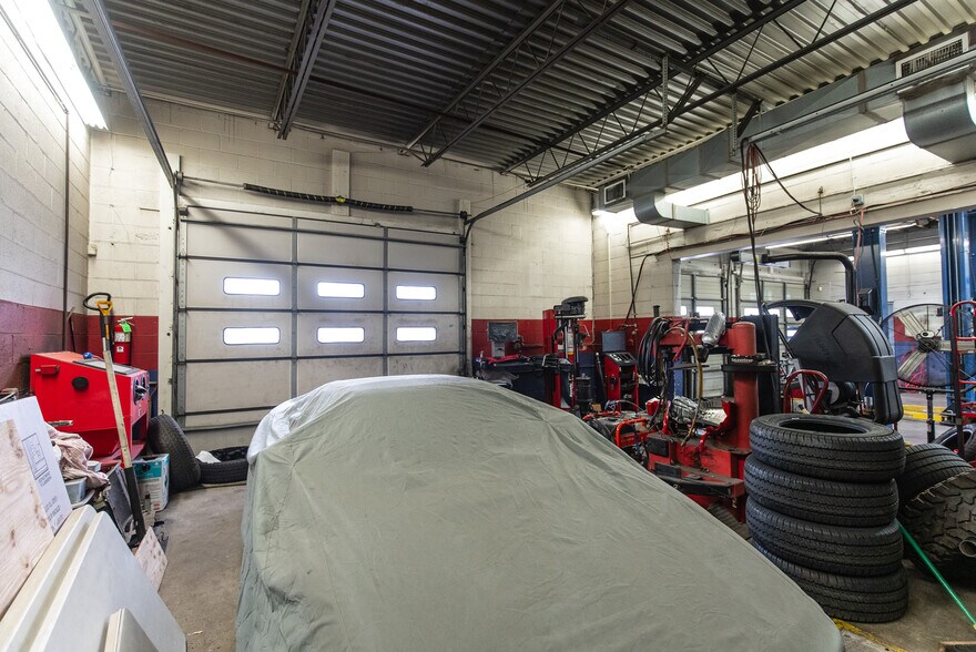 More Photos Of 8685 Torresdale Ave, Philadelphia Auto Repair For Sale