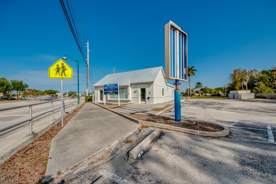 More Photos Of 3015 Tamiami Trl E, Naples Storefront Retail Office For Sale