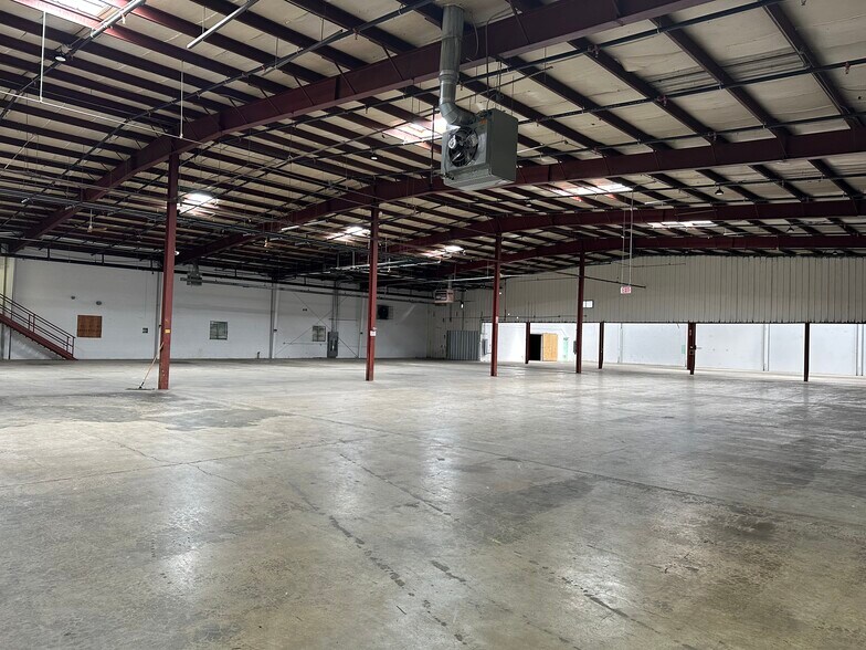 More Photos Of 3453 Aerial Way Dr SW, Roanoke Warehouse For Lease