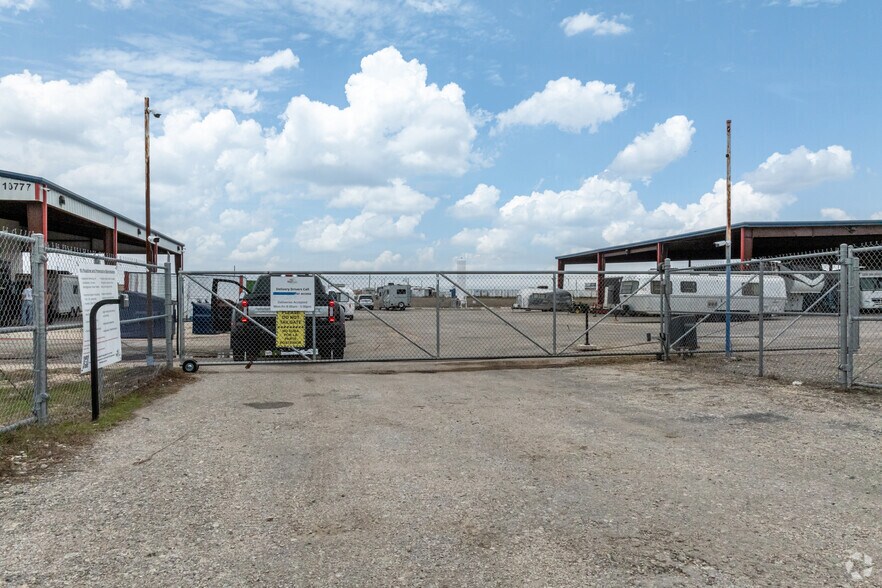 More Photos Of 10777 Highway 183 S, Austin Warehouse For Lease