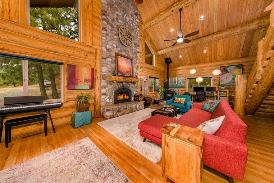 Primary Photo Of 82 Meadows Loop, Lyle Specialty For Sale