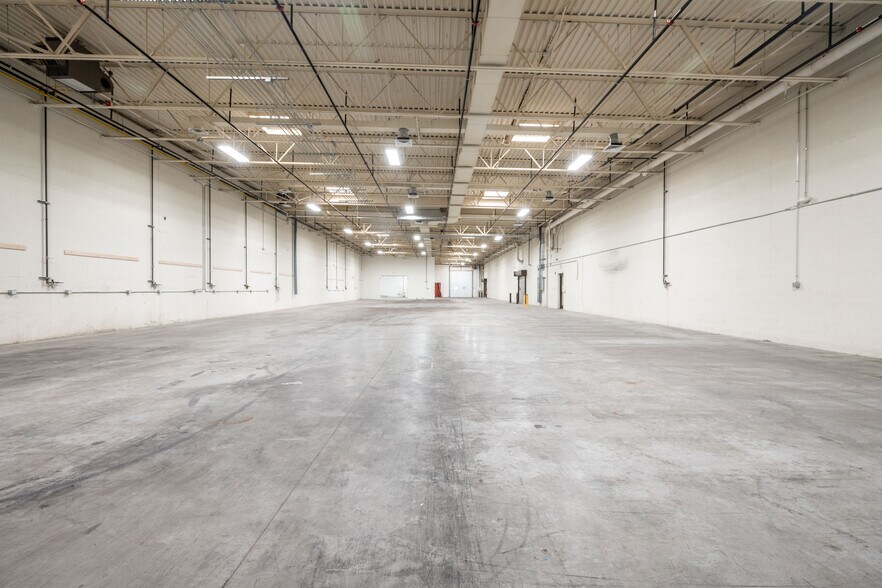 More Photos Of 10 Mile Hill Rd, Newtown Warehouse For Lease