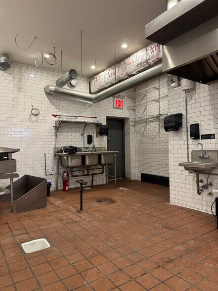 More Photos Of 69 5th Ave, Brooklyn Storefront Retail Residential For Lease