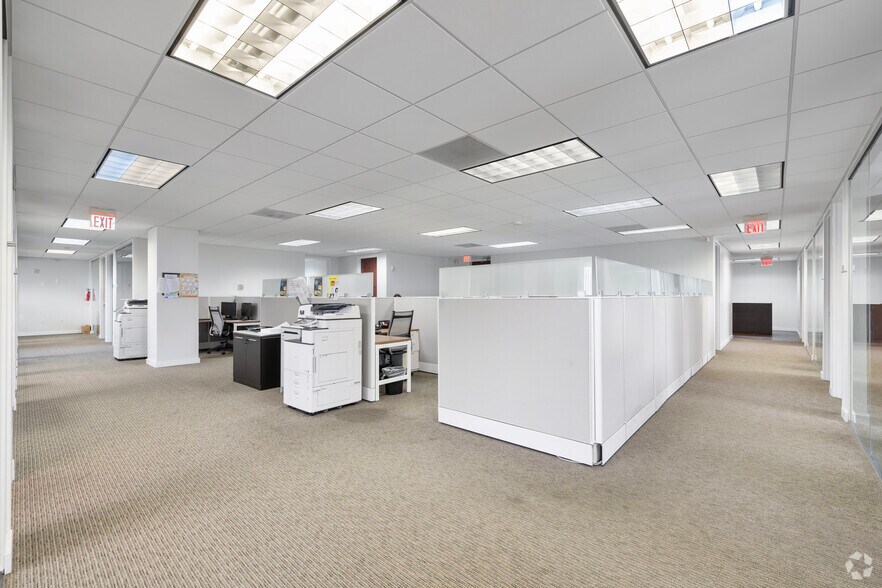 More Photos Of 8700 W Flagler St, Miami Office For Lease