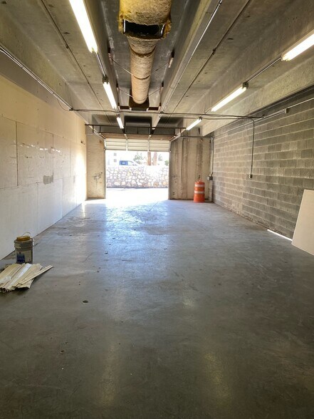 More Photos Of 7618 Boeing Dr, El Paso Office For Lease