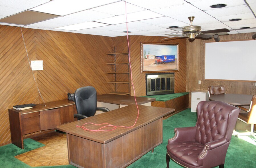 More Photos Of 4310 Oklahoma Ave, Woodward Distribution For Sale