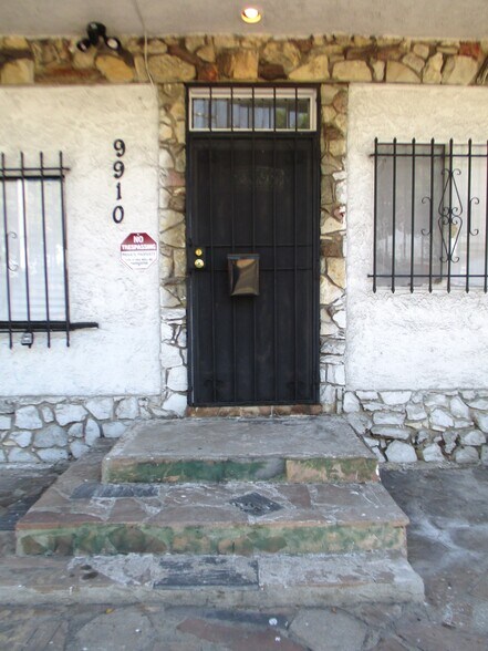More Photos Of 9900-9904 S Central Ave, Los Angeles Schools For Lease