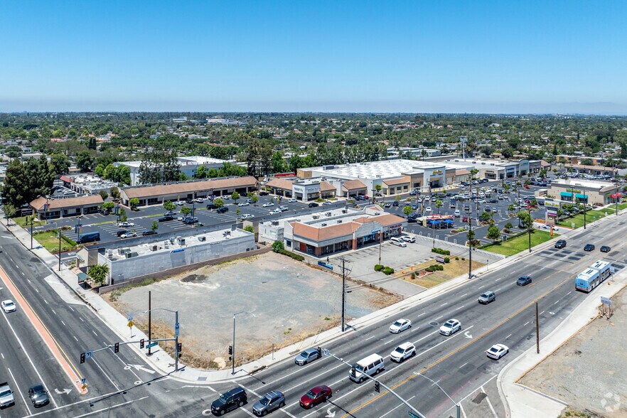 More Photos Of 2100-2144 S Bristol St, Santa Ana Unknown For Lease