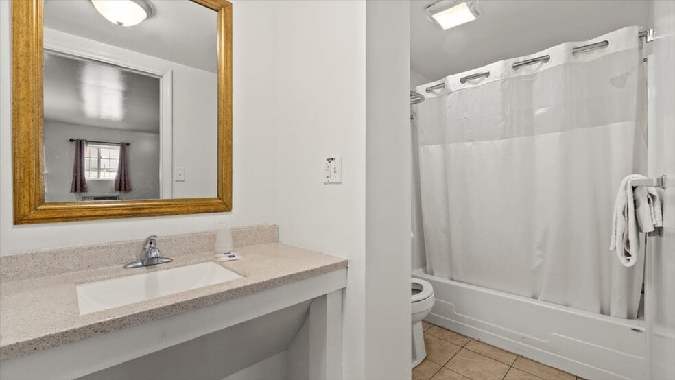 More Photos Of 5 Canada St, Lake George Hotel For Sale