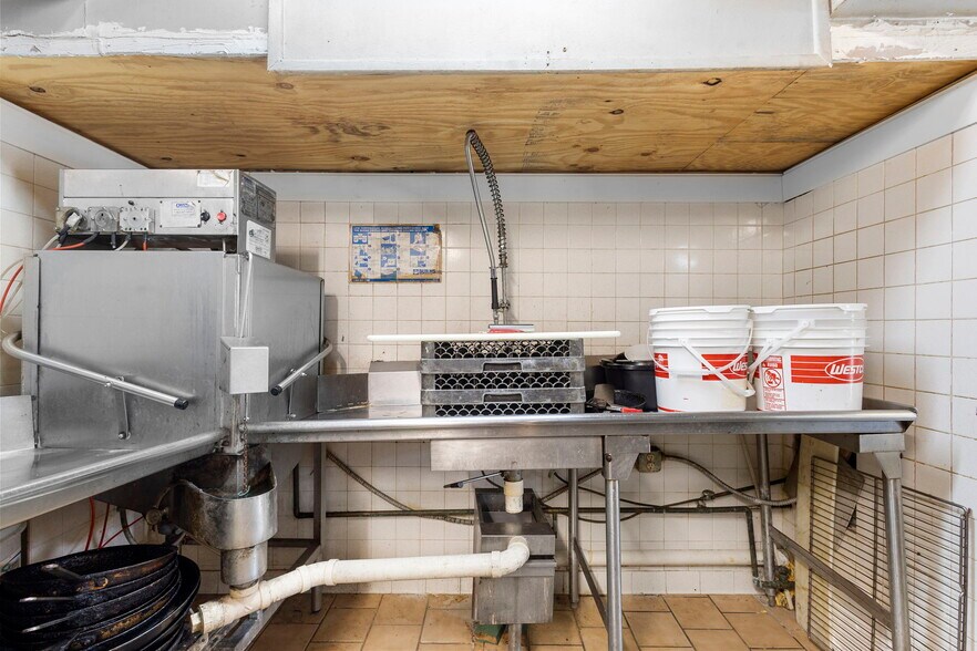 More Photos Of 4630 US Highway 17, De Leon Springs Restaurant For Sale