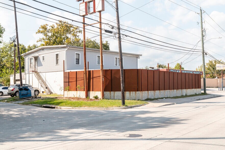 More Photos Of 702 Marcella St, Houston General Retail For Sale