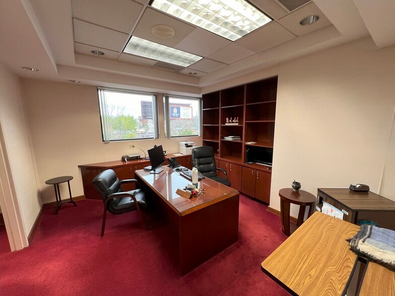 More Photos Of 5757 Glenway Ave, Cincinnati Medical For Sale