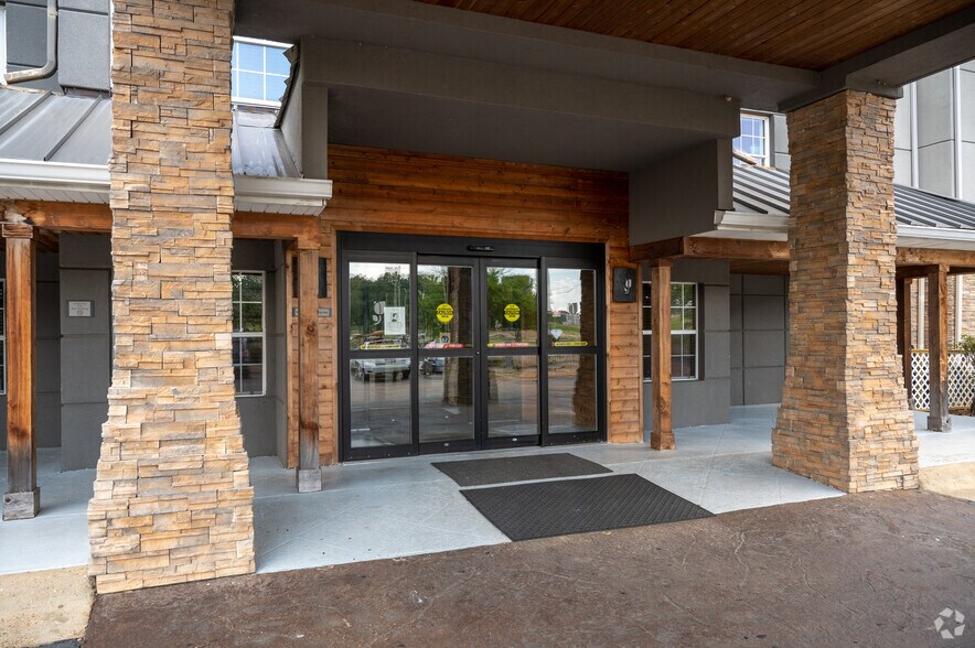 More Photos Of 3051 White Blvd, Pearl Hotel For Sale