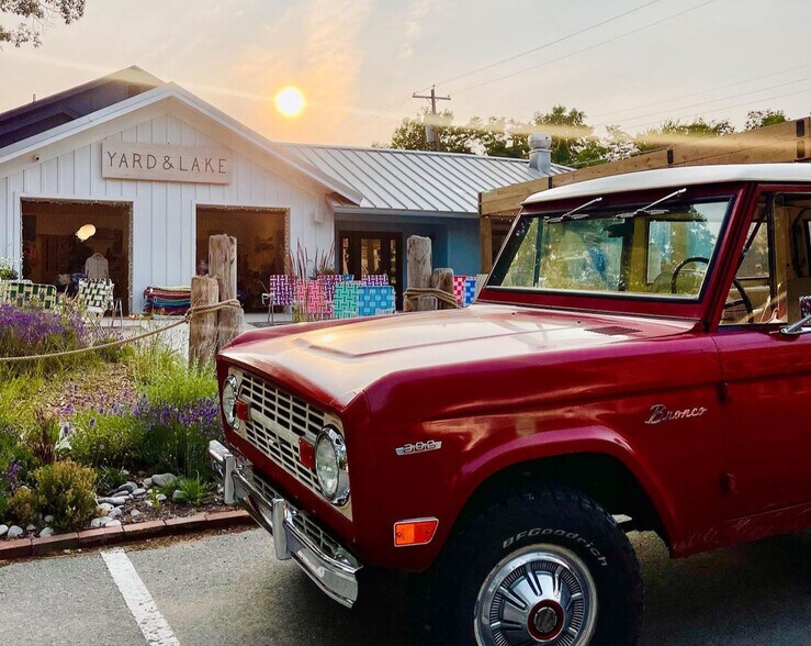 More Photos Of 215 N Mill St, Northport Restaurant For Sale