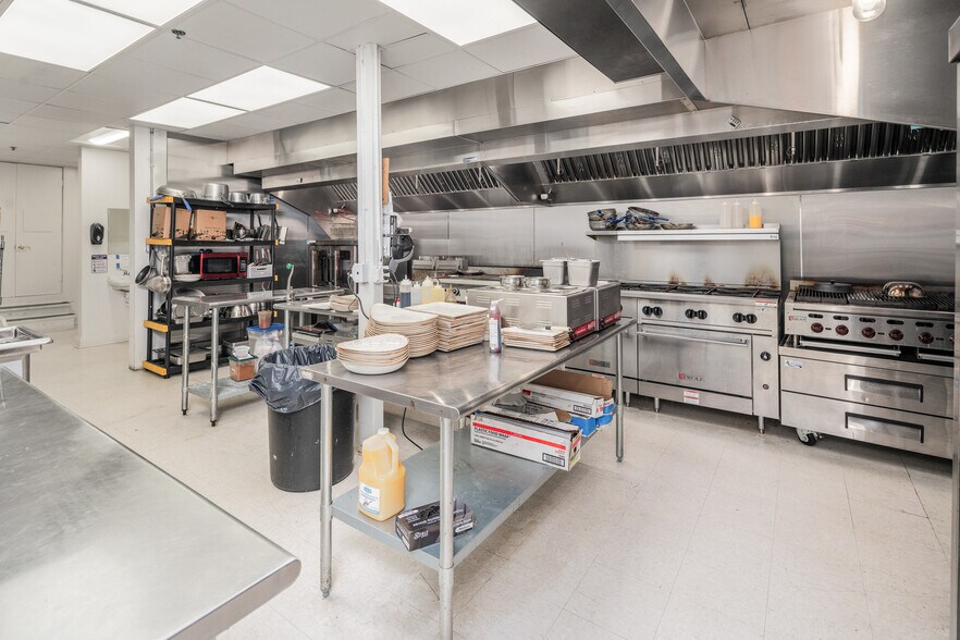 More Photos Of 738 E Main St, Belhaven Hotel For Sale