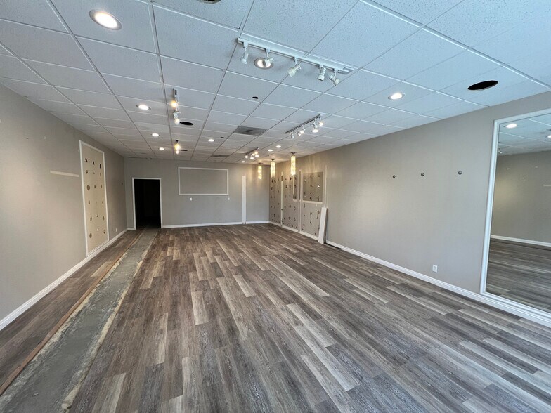 More Photos Of SW Newbury Road & Kelly Rd, Thousand Oaks Unknown For Lease