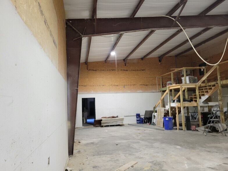 More Photos Of 6266 Janes Ln, Naples Manufacturing For Lease