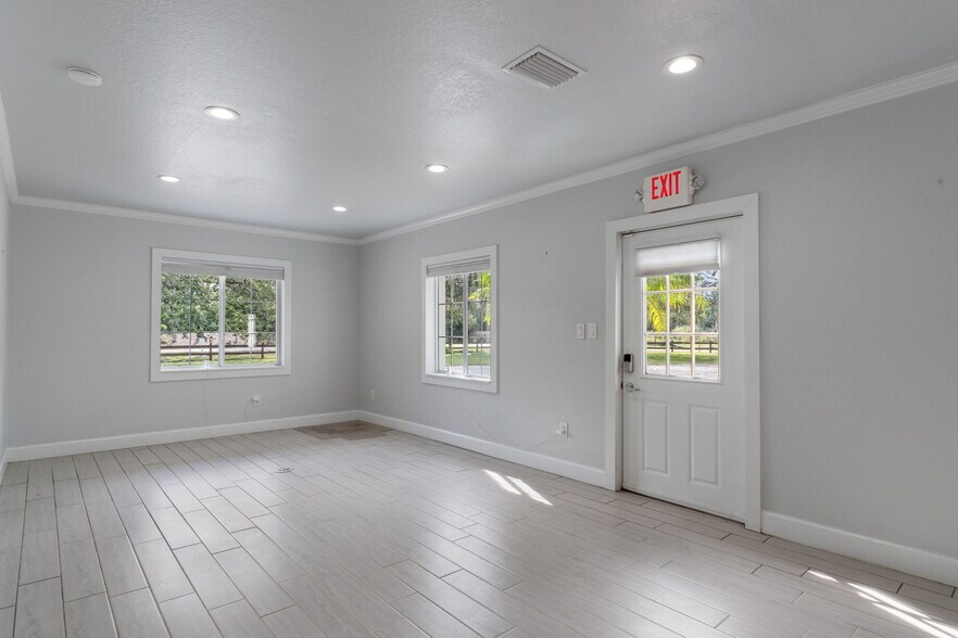 More Photos Of 17110 Gunn Hwy, Odessa Loft Creative Space For Sale