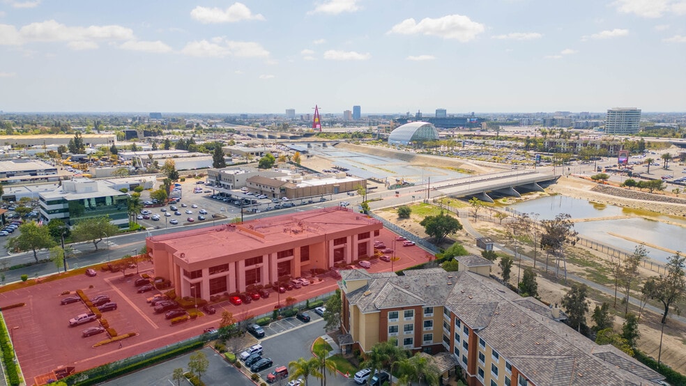 More Photos Of 1855 W Katella Ave, Orange Office Residential For Lease