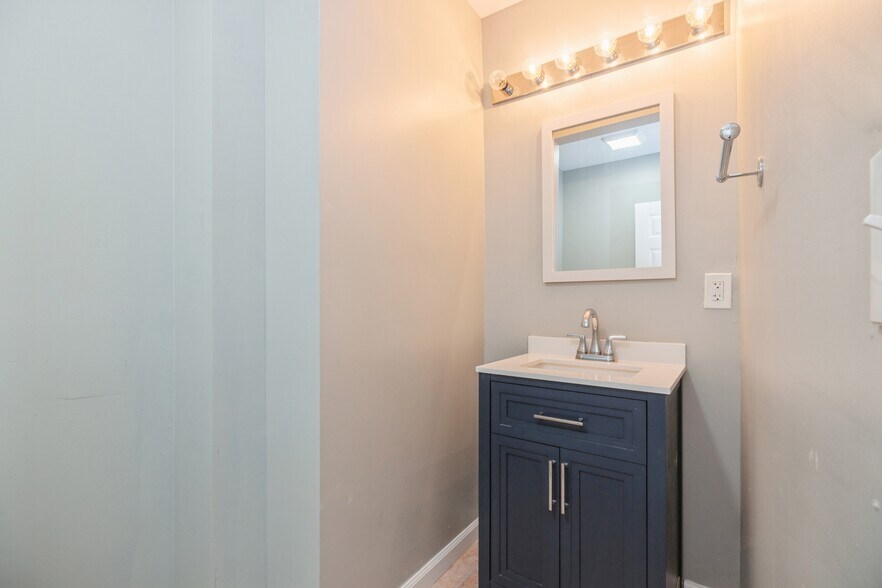 More Photos Of 250 Warren St, Beverly Storefront Retail Residential For Sale
