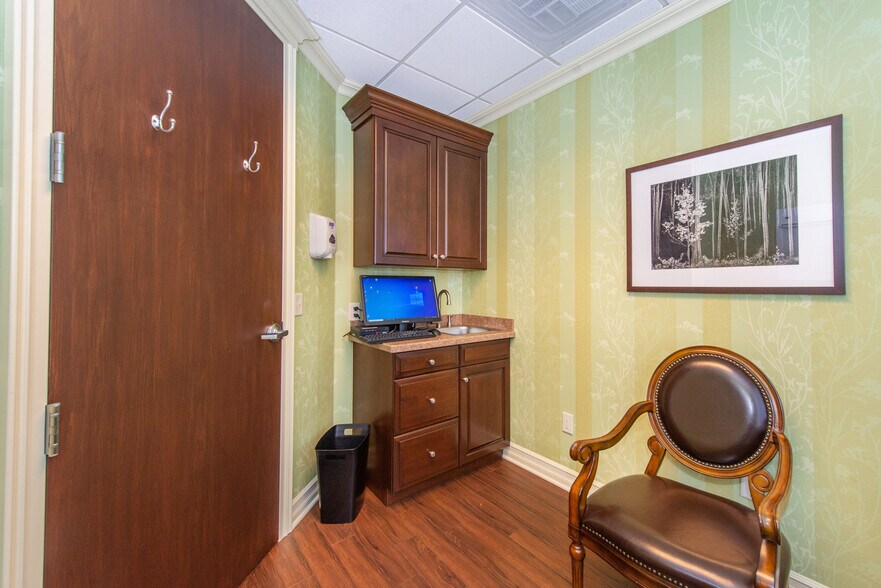 More Photos Of 2 Lincoln Hwy, Edison Medical For Lease