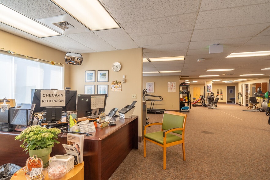 More Photos Of 660 S Coolidge St, Moses Lake Office For Sale