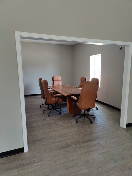 More Photos Of 921 Old Still Road, Woodbine Manufacturing For Lease