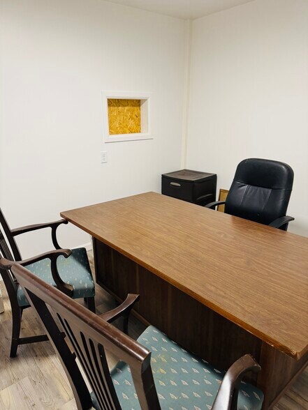 More Photos Of 602 W Madison St, Broken Arrow Self Storage For Lease