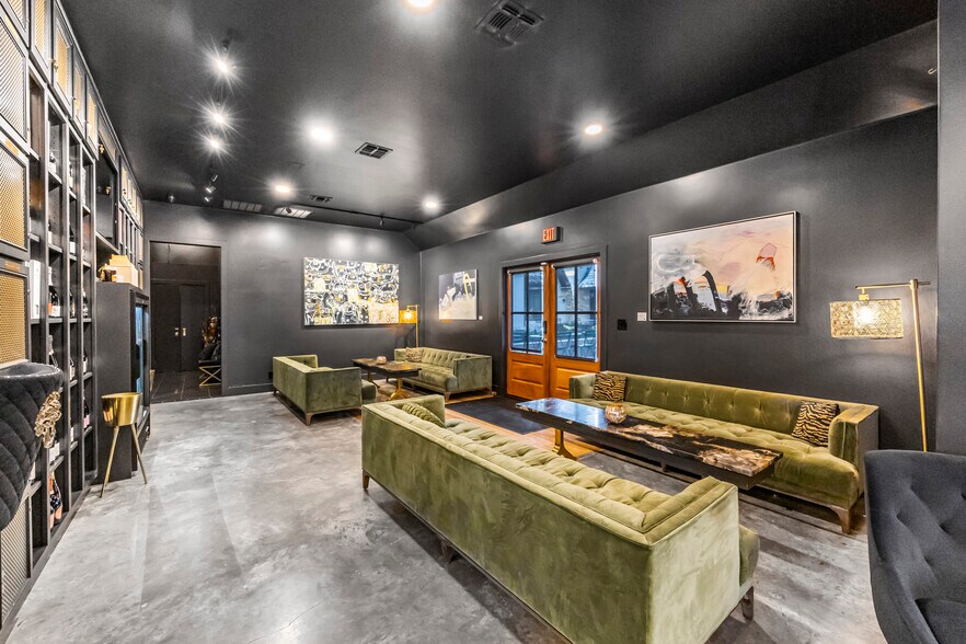 More Photos Of 425 E Main St, Fredericksburg Restaurant For Sale