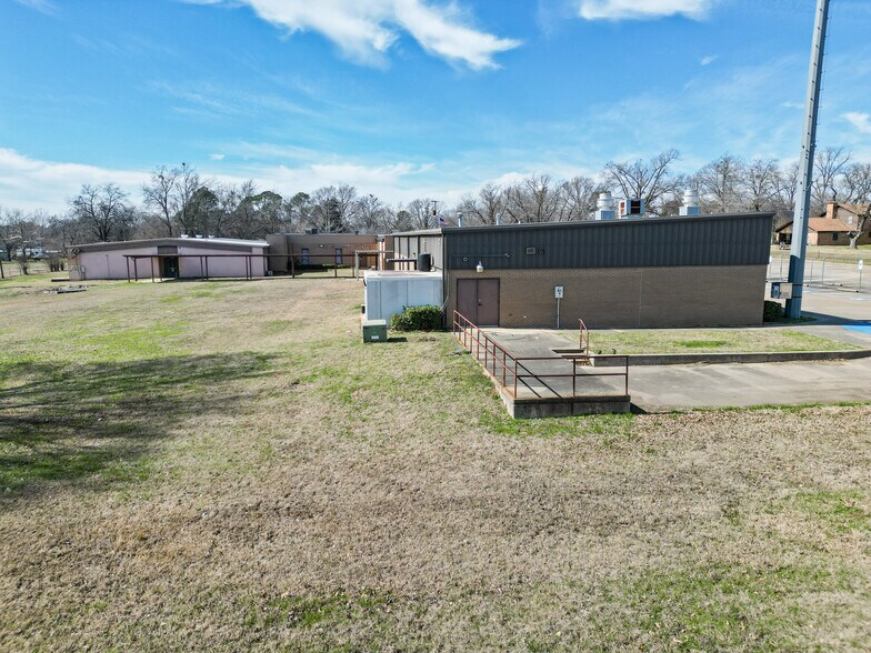 More Photos Of 214 N School St, Winfield Light Distribution For Sale