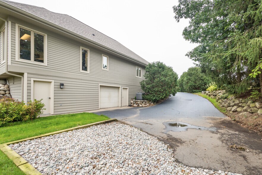 More Photos Of 3850 Glenkerry Ct, Portage Medical For Sale